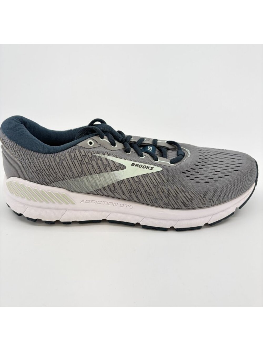 Brooks Addiction GTS 15 Womens Size 11AA Gray Athletic Running Shoes Sneakers